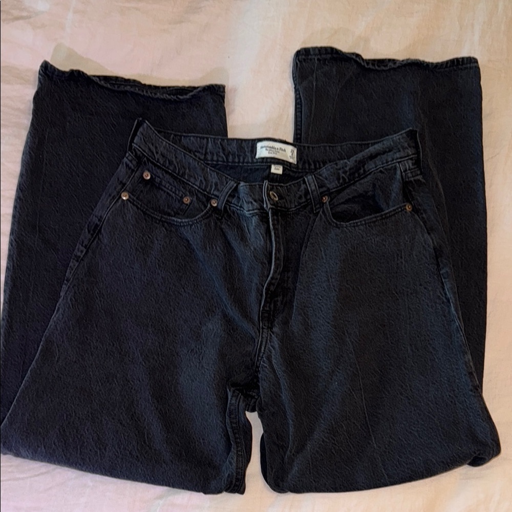 Abercrombie - Curve Love Ultra Loose Jeans